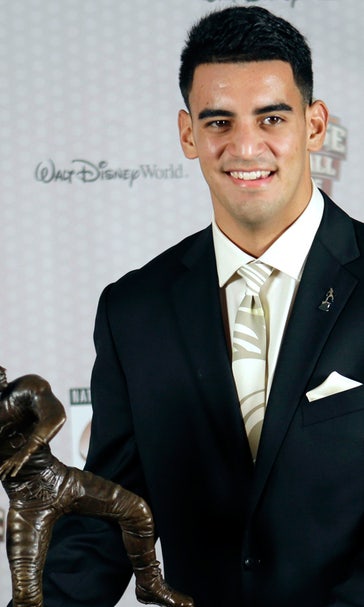 Marcus Mariota wins Maxwell, Davey O'Brien; Melvin Gordon takes home Doak Walker